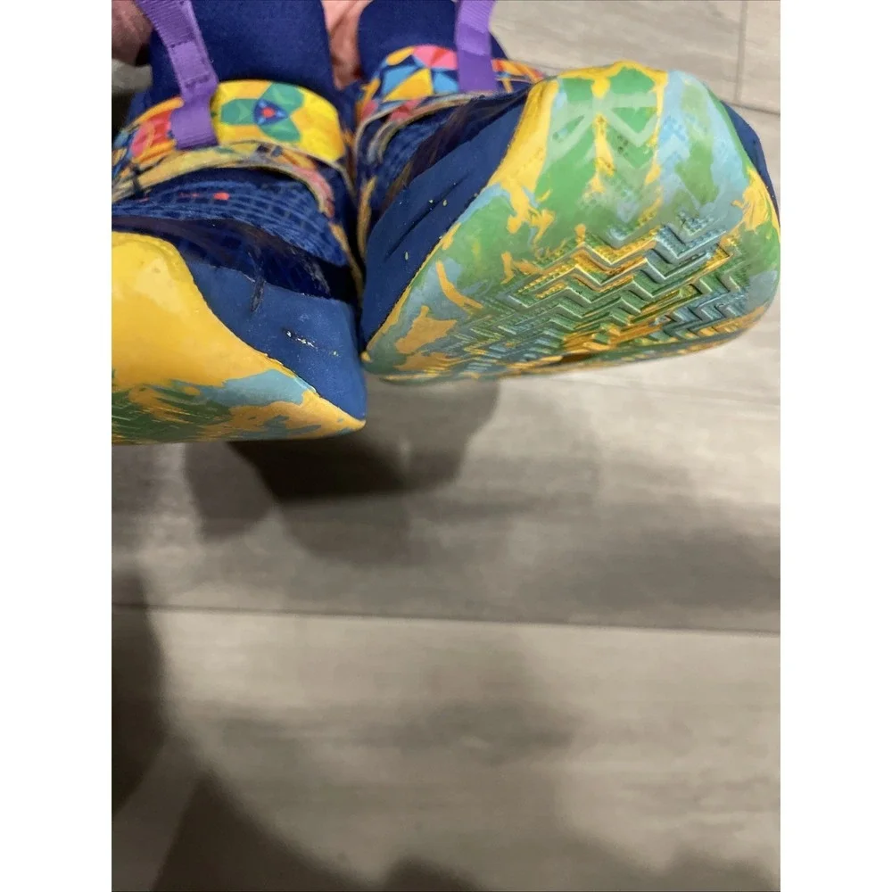 Boy's Nike LeBron Witness Multicolor Size 2.5Y Sneaker
